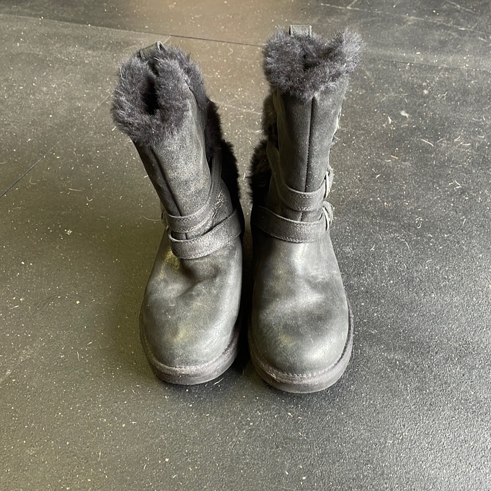 UGG Becket women’s boots black